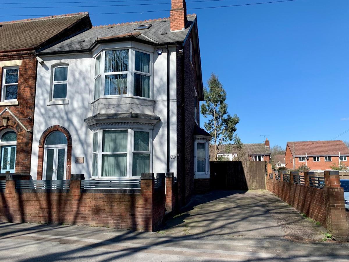 Somerford Place - 6 Beds - Sleeps 12 - Parks 2-3 Cars/Vans Willenhall Exterior foto